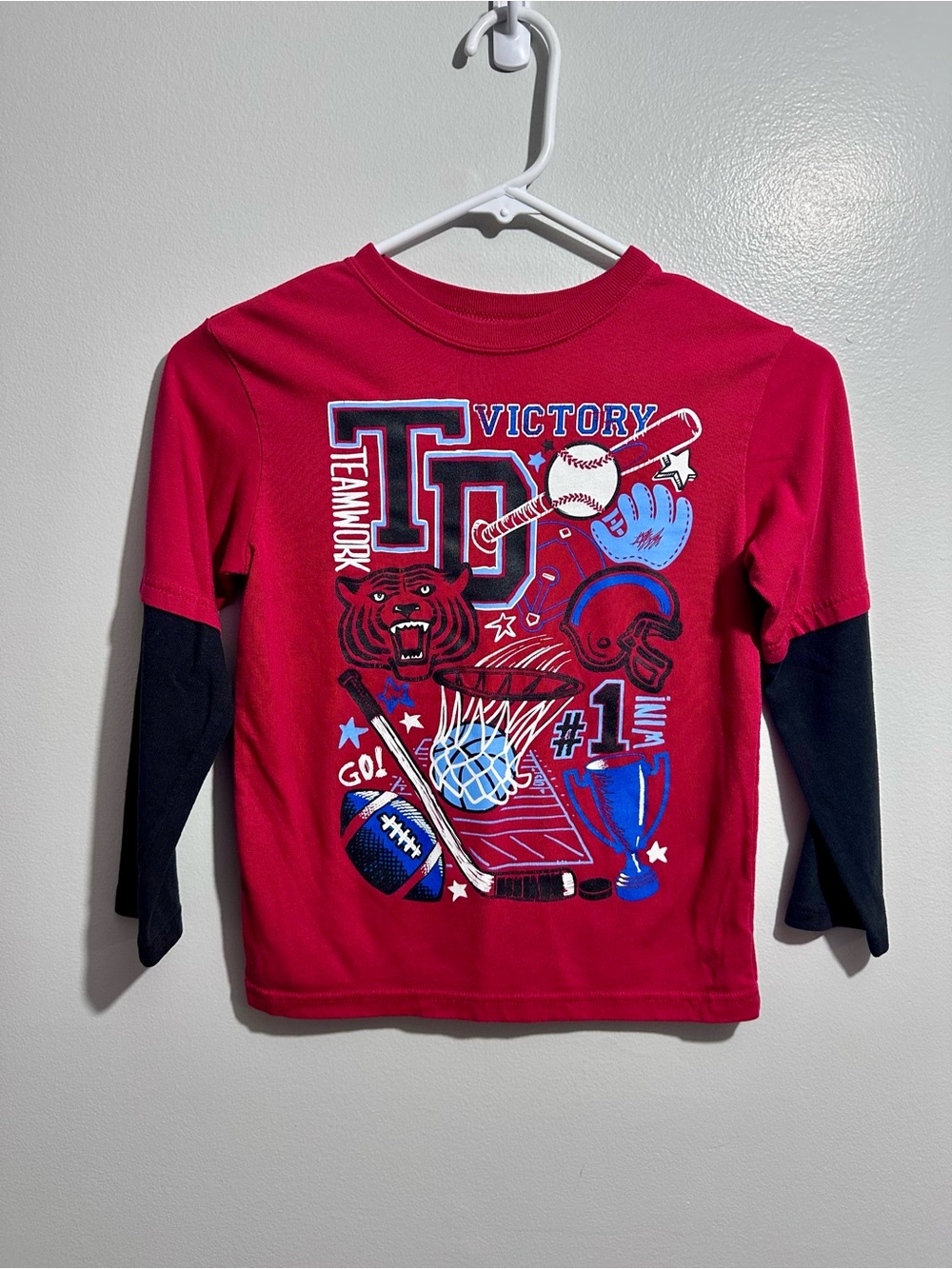 Faded Glory Red Long-Sleeve Tee Black Sleeves Sports Graphic Size 7 (1405)